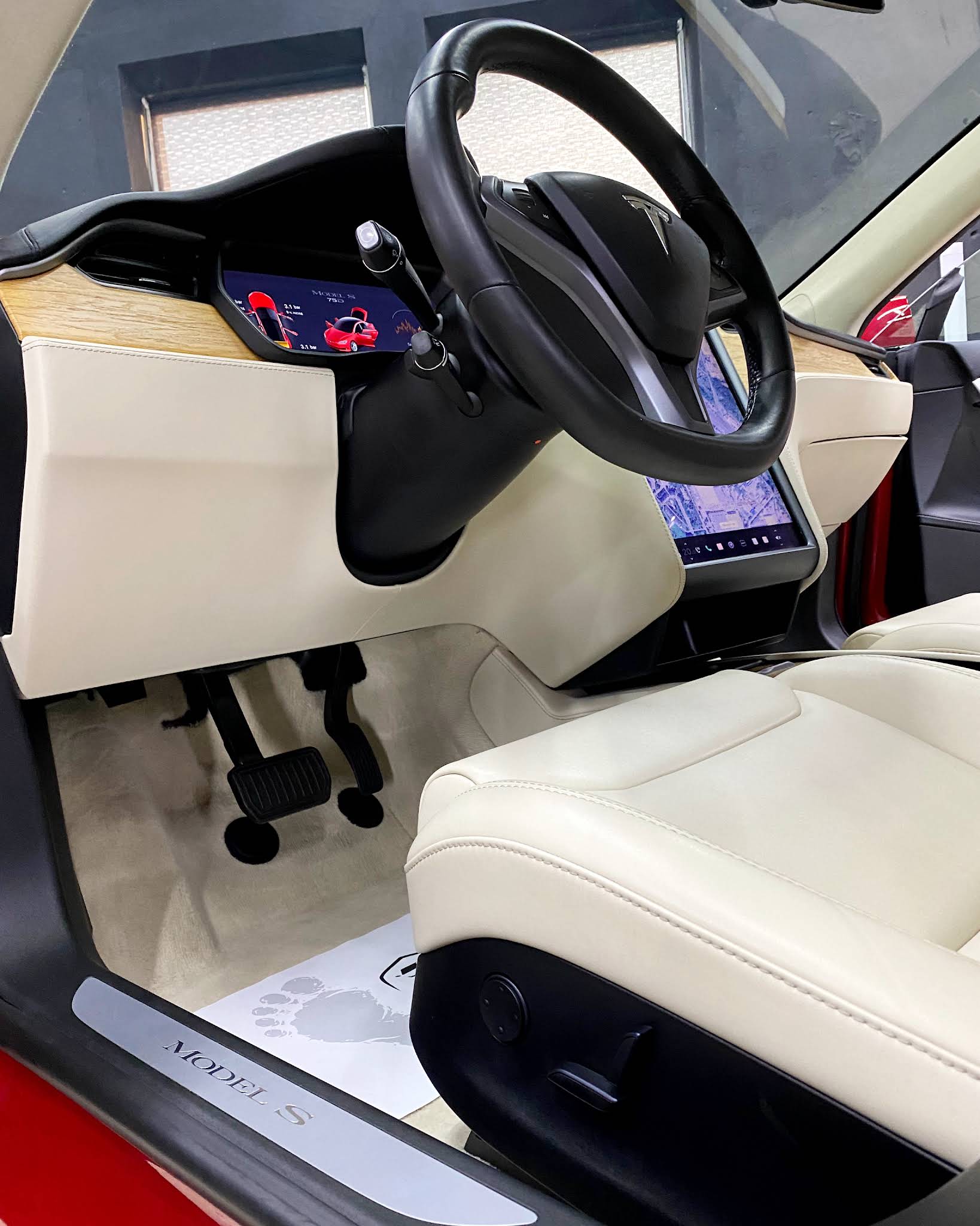 Хімчистка салону Tesla Model S